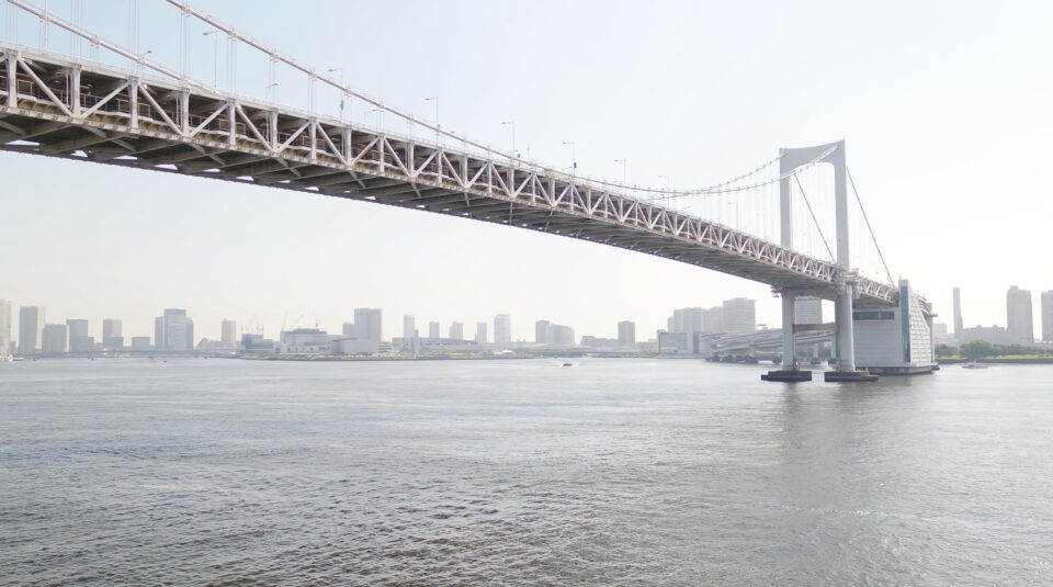 東京湾レインボーブリッジ海上飛行