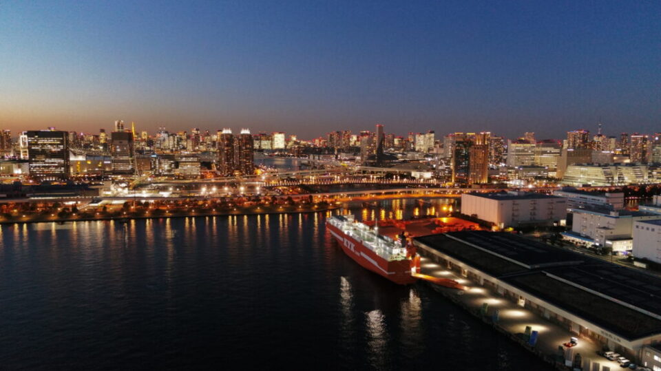 東京湾大型船舶チャーター船海上撮影